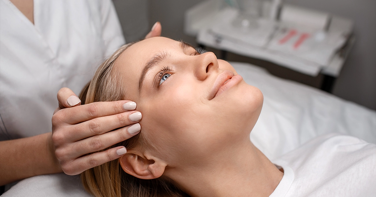 pinezkowanie twarzy – delikatna mikrostymulacja skóry igiełkami